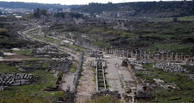 Antik Kent Perge’nin yüzde 70’i halen yer altında keşfedilmeyi bekliyor