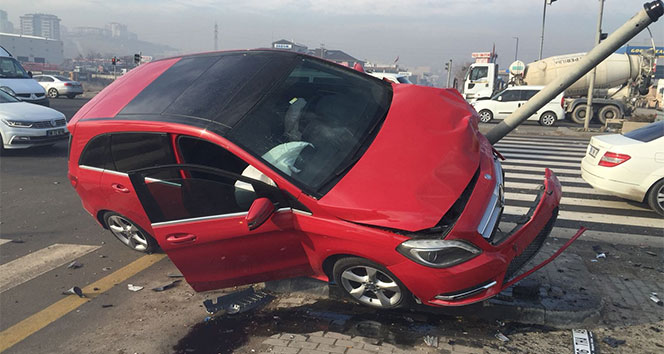 Başkentte zincirleme kaza: 3 yaralı...