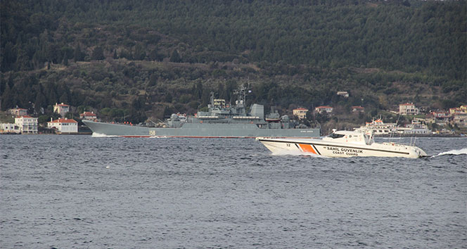 Rus savaş gemisi Çanakkale Boğazı&#039;ndan geçti...