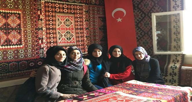 Türk ve Suriyeli gençler kampa buluştu