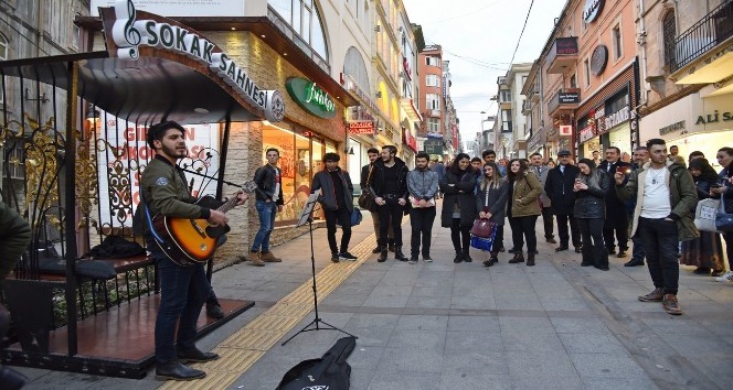 Giresun Belediyesi’nden sokak müzisyenleri için “Sokak Sahnesi”