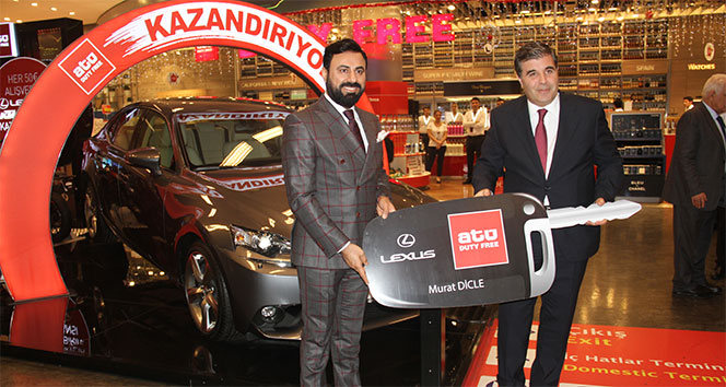 3 bin 500 liralık alışveriş yaptı, 320 bin liralık araba kazandı