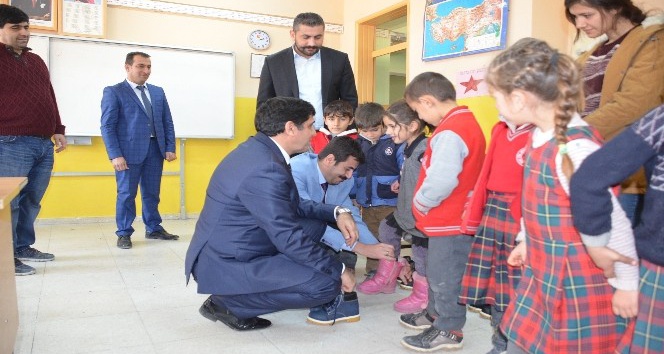Rektör Alma, minik yüreklerle buluştu