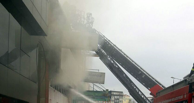 Zeytinburnu Demirciler Sanayi Sitesi&#039;nde yangın | İstanbul&#039;da yangın