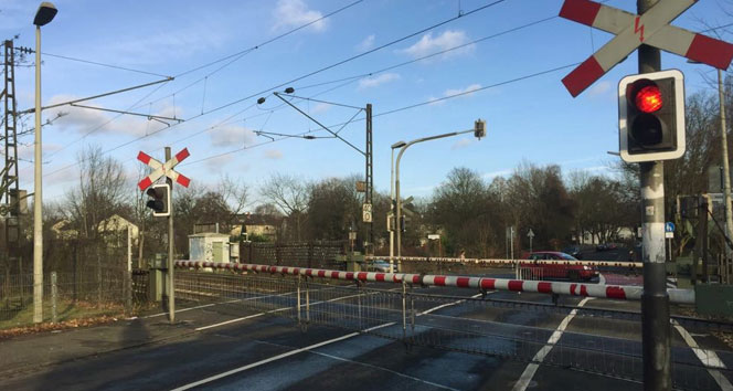 Almanya’da trenin altında kalan çocuk öldü