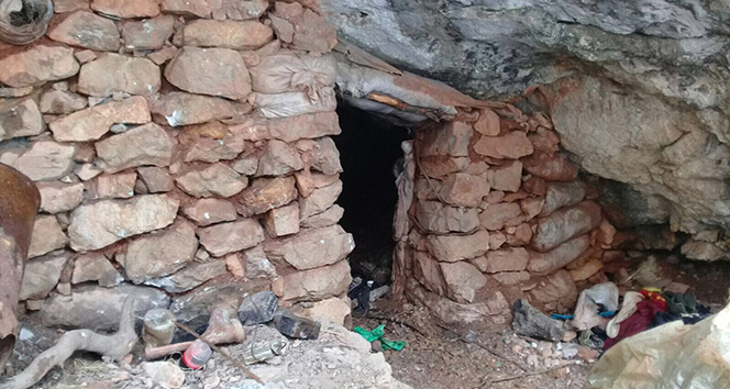 Tunceli&#039;de teröristlere ait 8 sığınak daha imha edildi
