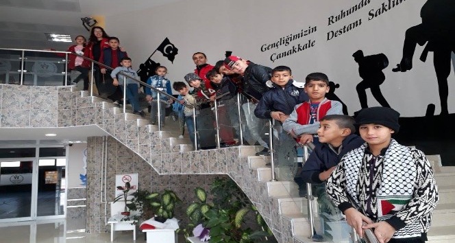 Sokakta çalıştırılan çocuklara yakın ilgi