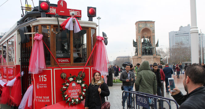 Beyoğlu&#039;nun simgesi nostaljik tramvay seferlere başladı