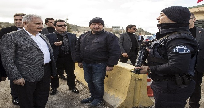 Başbakan Yıldırım, polis kontrol noktasında