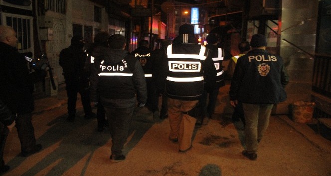 Elazığ’da Huzur 23  Uygulaması: Aranan 2 kişi yakalandı