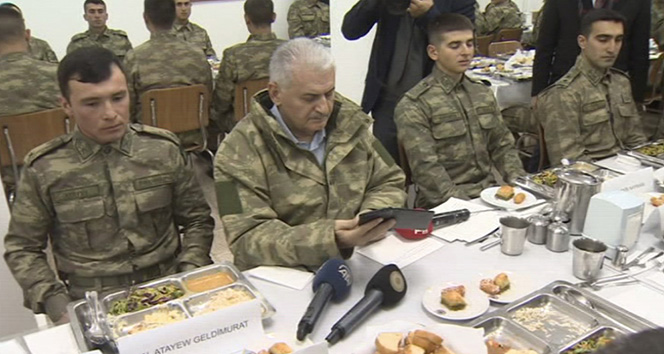 Cumhurbaşkanı Erdoğan telefonla askerlere seslendi! Yıldırım&#039;dan dağ komando okuluna sürpriz ziyaret