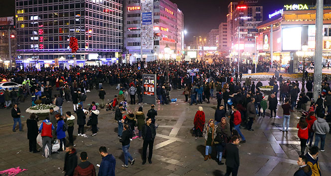 Başkentliler yeni yılı Kızılay’da karşılıyor