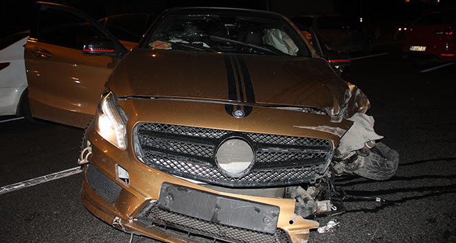 E-5’te kaza yaptıkları lüks aracı bırakıp kaçtılar