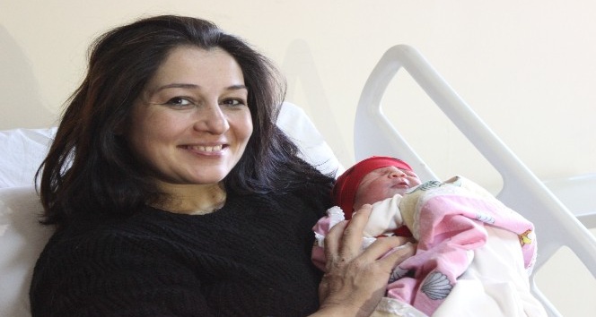 Kırşehir’de yeni yılın ilk bebeği Buğlem dünyaya gözlerini açtı
