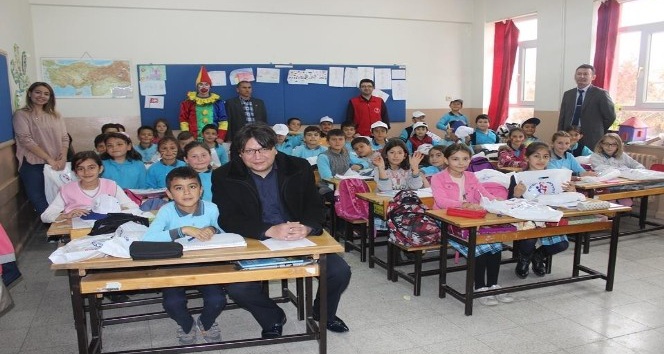 Gençlik Merkezi’nden köy okullarına kitap desteği