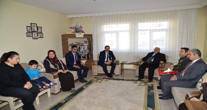Şehit Uzman Çavuş Ramazan Karaca’nın ailesine şehadet belgesi verildi