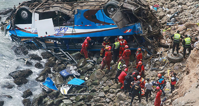 Peru’da otobüs uçuruma devrildi : en az 48 ölü