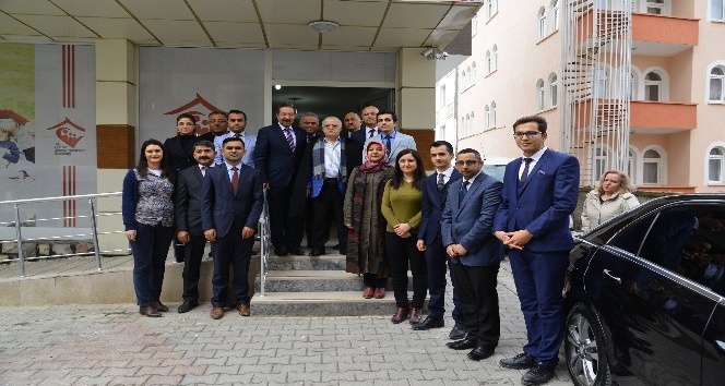 Vali Necati Şentürk Aile ve Sosyal Politikalar İl Müdürlüğünü ziyaret etti