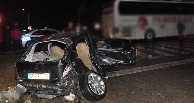 Antalya’da yolcu otobüsü ile otomobil çarpıştı: 1 ölü, 2 yaralı