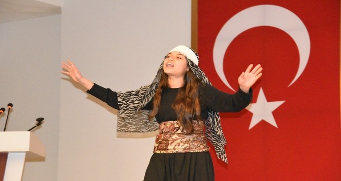 Liseli öğrenciler Şiir Okuma Yarışması’nda hünerlerini gösterdi