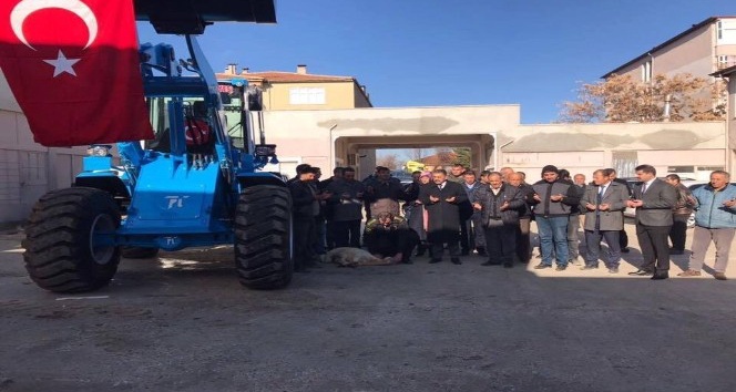 Çevre ve Şehircilik Bakanlığı tarafından Çiçekdağı ve Köseli Belediyesine hibe kepçe