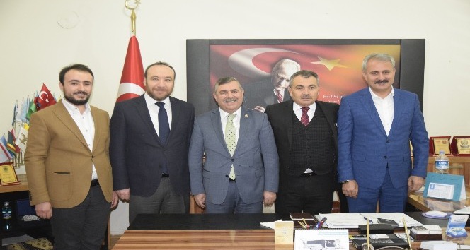 AK Partili Maviş: “Belediyelerimiz teşkilatlarımızla uyum içinde çalışmalı”