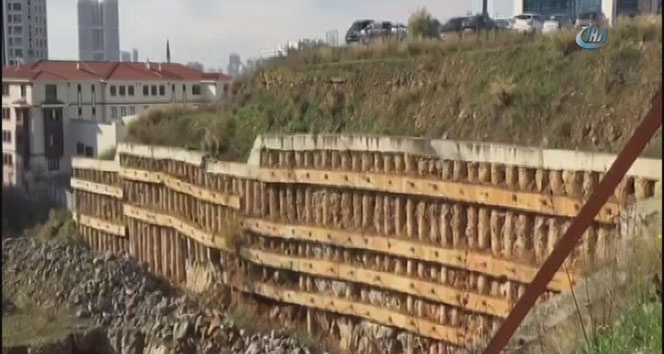 Ataşehir Belediyesi&#039;nin otoparkında göçük meydana geldi