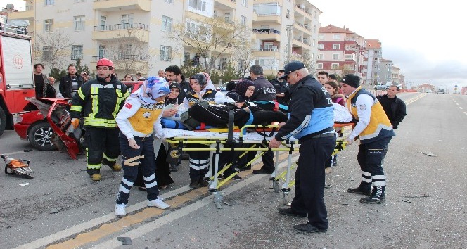 Kaza yapan kızının başından ayrılmadı