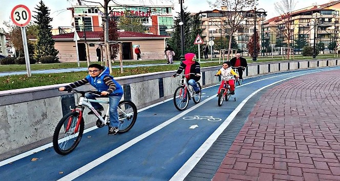Gümüşdere’de bisiklet sürmeyi çok sevdiler