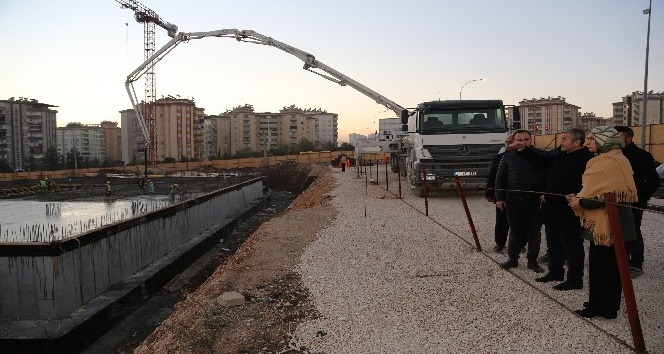 Akkent Kongre merkezi yükseliyor