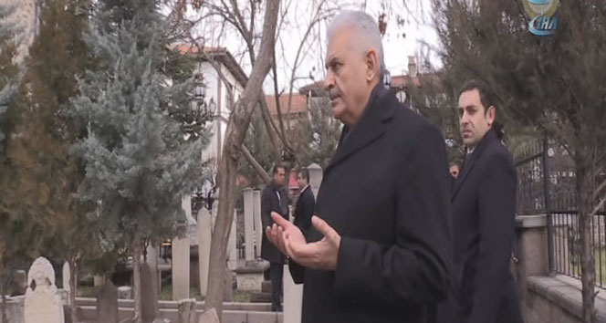 Başbakan Yıldırım, Muhsin Yazıcıoğlu&#039;nun mezarını ziyaret etti