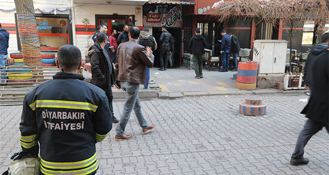 Diyarbakır’da kafelerin bulunduğu binaya EYP’li saldırı