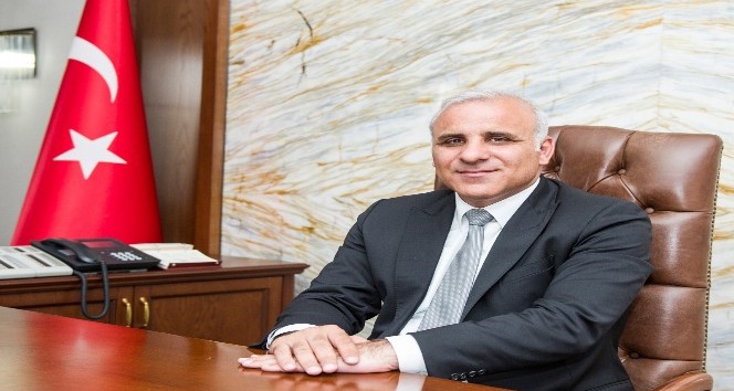 Vali Zorluğlu Twitter’da gündeme oturdu