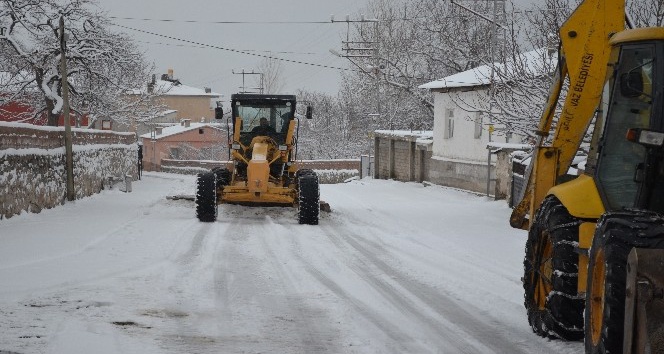 Adilcevaz’da 11 köy yolu ulaşıma kapandı