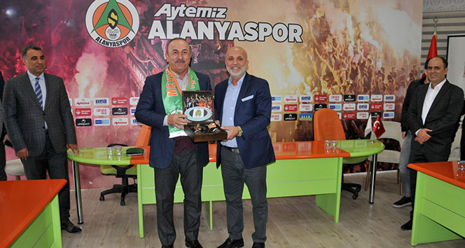 Bakan Çavuşoğlu'ndan Alanyaspor'a ziyaret