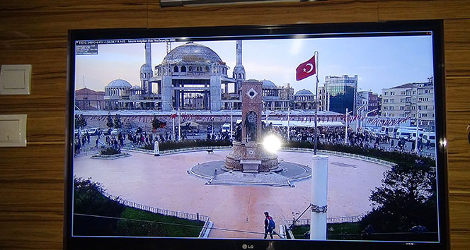 Polis Taksim’i MOBESE tırı ile izliyor!