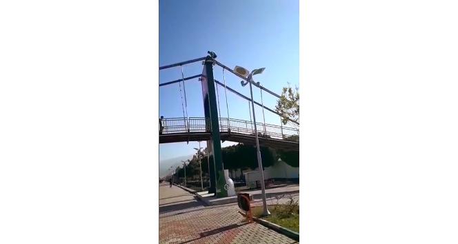 Köprüde tehlikeli oyun