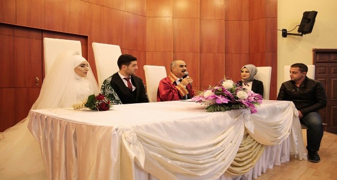 Başkan Aydın’dan genç çifte nikah sürprizi