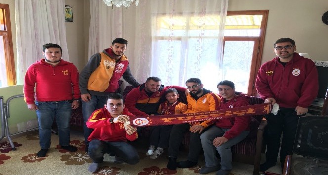 UltrAslan, Gomis hayranı Mert Ali’yi Galatasaray maçına götürecek