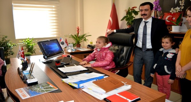 Başhekim İlhan’dan öğrencilere uygulamalı ders