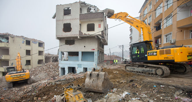 Gaziosmanpaşa&#039;da 50 dairelik 4 binanın yıkımı gerçekleşti