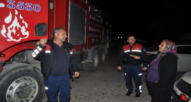 Kapının anahtarını içeride unutan yaşlı kadının yardımına itfaiye yetişti