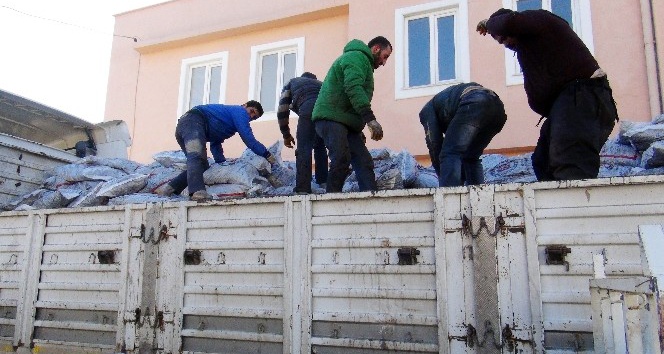Kilis’te 10 bin dar gelirli aileye kömür dağıtımı sürüyor