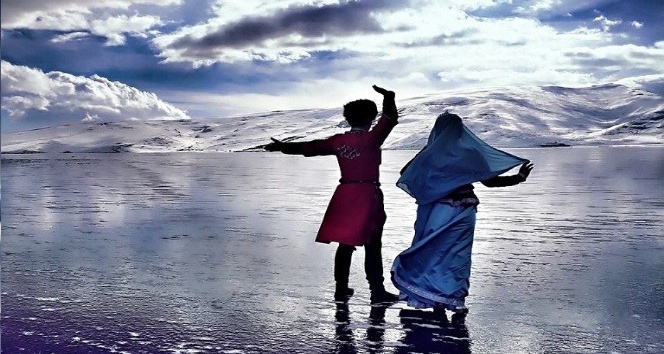 Buzla Kaplı Çıldır Gölünde Kafkas Gösterisi