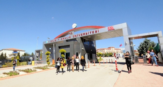7 Aralık Üniversitesi akademik performansı ile göz dolduruyor