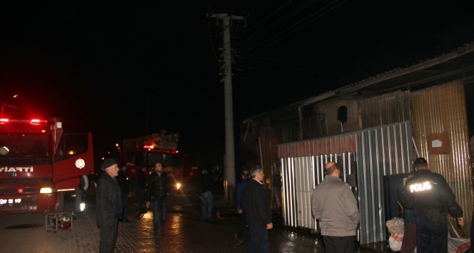 Çanakkale&#039;de mobilya atölyesinde yangın