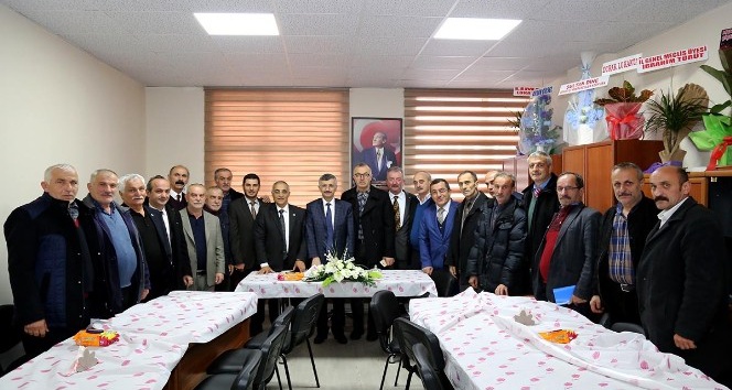 Rize Valisi Erdoğan Bektaş, muhtarlarla bir araya geldi