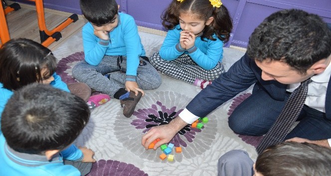 Çocuklar evindeymiş gibi eğlenerek öğreniyor