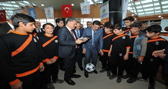 Malatya’da 86 amatör spor kulübüne 300 bin liralık malzeme yardımı
