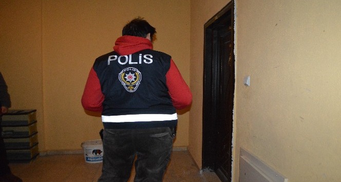 Mardin polisi günlük kiralanan evleri denetledi